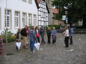 Kandidatin beim Referieren Stadt
