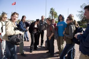 Touristen auf dem Ausgrabungsgelände Hierapolis