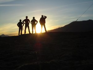 Reiseleiter bei Sonnenuntergang